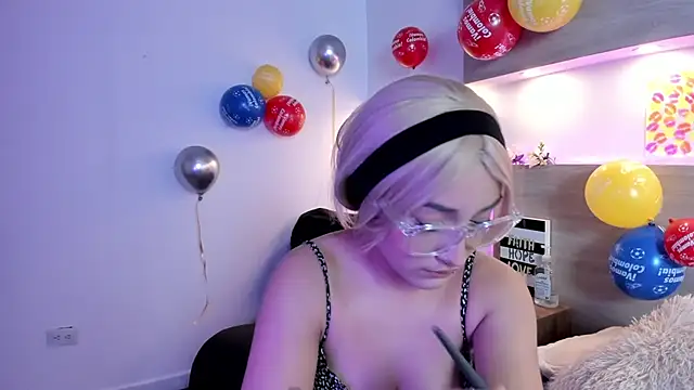 Snapshot of Nina-Mars chatting on 06-25-26, 01:48 Nina-Mars online show from 06-25-26, 01:48