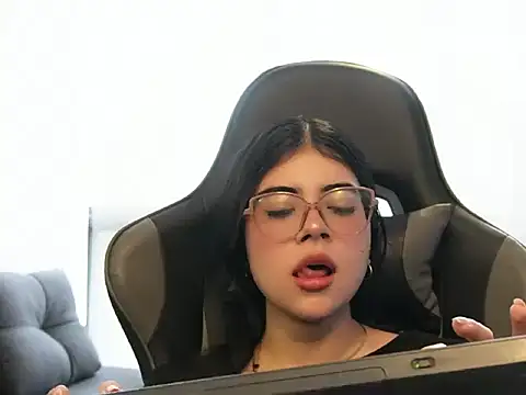 Mia Storm18 online show from 06-04-26, 03:29