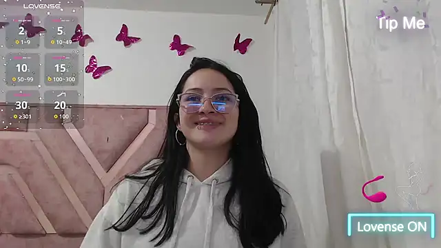 Snapshot of Angel-Hott_ chatting on 05-27-26, 04:20 Angel-Hott online show from 05-27-26, 04:20