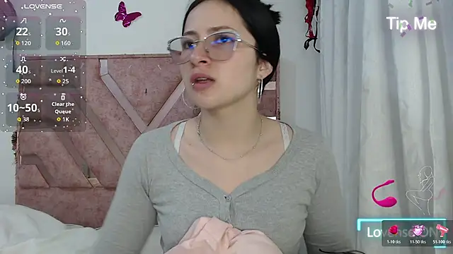 Snapshot of Angel-Hott_ chatting on 06-12-26, 03:49 Angel-Hott online show from 06-12-26, 03:49