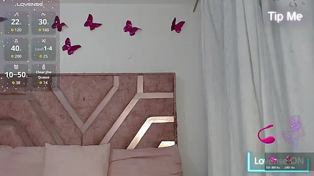 Snapshot of Angel-Hott_ chatting on 06-14-26, 03:30 Angel-Hott online show from 06-14-26, 03:30