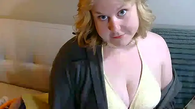 Snapshot of heyheyitssage chatting on 05-23-26, 04:00 heyheyitssage online show from 05-23-26, 04:00