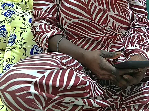 Snapshot of DripDiva chatting on 06-09-26, 05:30 DripDiva online show from 06-09-26, 05:30