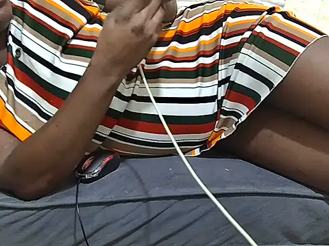 Snapshot of DripDiva chatting on 06-18-26, 09:19 DripDiva online show from 06-18-26, 09:19