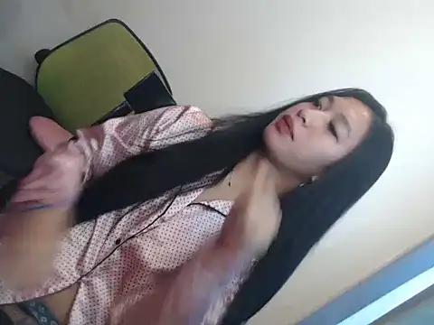 Snapshot of goddess_ashanti chatting on 06-18-26, 01:39 goddess ashanti online show from 06-18-26, 01:39