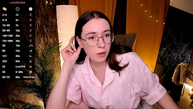 Snapshot of polly_pop_ chatting on 07-19-26, 09:57 polly pop online show from 07-19-26, 09:57