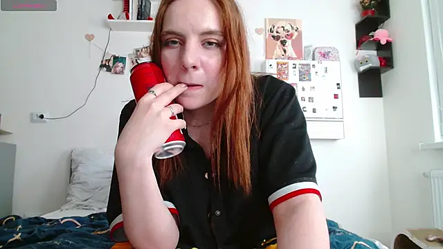 Snapshot of Candy_Queen__ chatting on 05-26-26, 04:25 Candy Queen online show from 05-26-26, 04:25