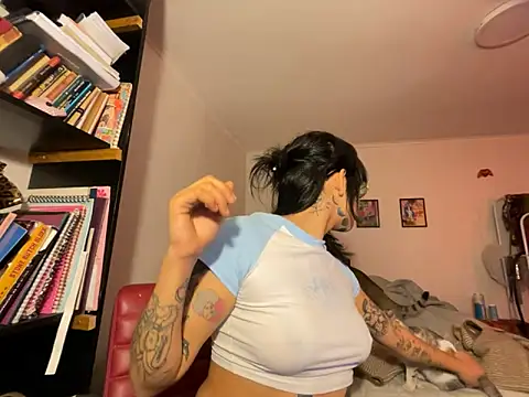 Snapshot of zoe_secrets chatting on 05-30-26, 05:48 zoe secrets online show from 05-30-26, 05:48