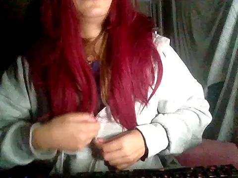 Snapshot of moraninha chatting on 06-17-26, 01:41 moraninha online show from 06-17-26, 01:41