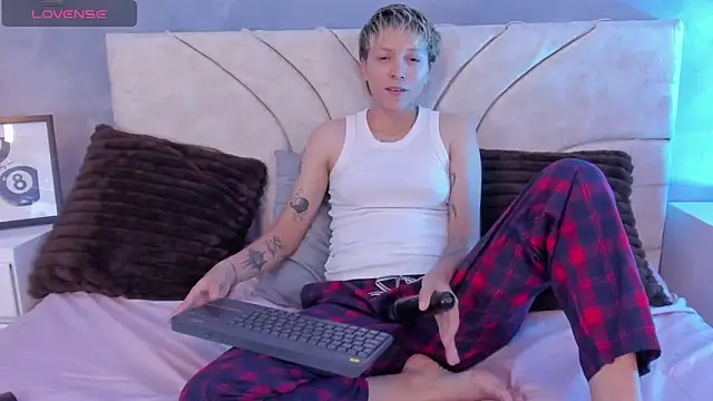 Snapshot of vane_grey chatting on 06-06-26, 07:51 vane grey online show from 06-06-26, 07:51