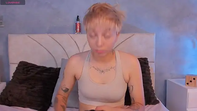 Snapshot of vane_grey chatting on 07-10-26, 06:21 vane grey online show from 07-10-26, 06:21