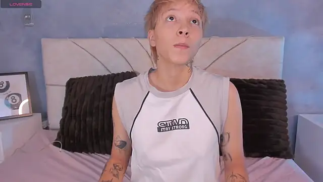 Snapshot of vane_grey chatting on 07-11-26, 06:54 vane grey online show from 07-11-26, 06:54