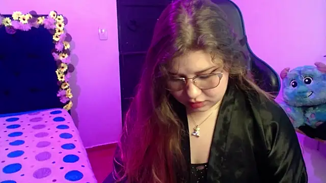 Snapshot of mary_shucsika chatting on 06-04-26, 04:07 mary shucsika online show from 06-04-26, 04:07