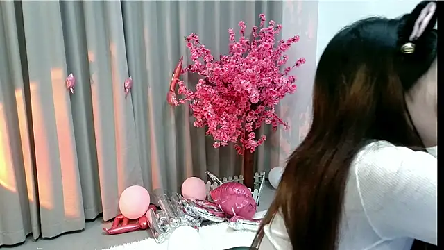 Snapshot of yan-0705 chatting on 06-08-26, 12:05 yan-0705 online show from 06-08-26, 12:05