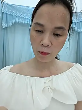 Snapshot of Lye_lovely chatting on 06-15-26, 12:29 Lye lovely online show from 06-15-26, 12:29