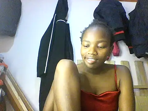 Snapshot of aliana082169 chatting on 06-08-26, 11:54 aliana082169 online show from 06-08-26, 11:54