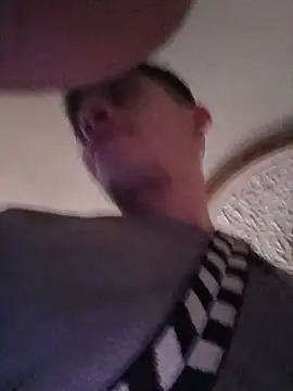 Snapshot of Oliver_LA chatting on 07-17-26, 04:56 Oliver LA online show from 07-17-26, 04:56