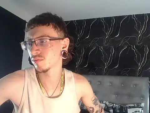 Snapshot of Ryan_Owenss chatting on 06-14-26, 04:14 Ryan Owenss online show from 06-14-26, 04:14