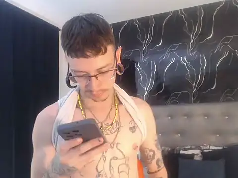 Snapshot of Ryan_Owenss chatting on 07-01-26, 02:24 Ryan Owenss online show from 07-01-26, 02:24