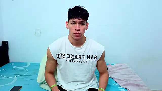 Snapshot of Luke_Muscle chatting on 06-10-26, 03:11 Luke Muscle online show from 06-10-26, 03:11