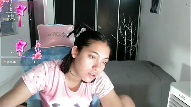 Snapshot of Dolce_more chatting on 06-19-26, 01:04 Dolce more online show from 06-19-26, 01:04
