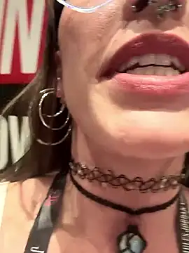 Snapshot of lil_martian chatting on 01-22-25, 11:43 lil martian online show from 01-22-25, 11:43