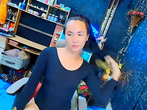 JillianWard17 online show from 05-31-26, 08:43