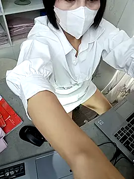 Julie-Rosee online show from 06-06-26, 01:43