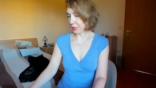 Snapshot of SummerLiza chatting on 06-16-26, 02:52 SummerLiza online show from 06-16-26, 02:52