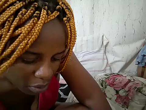 Snapshot of queen_beev chatting on 06-13-26, 06:55 queen beev online show from 06-13-26, 06:55