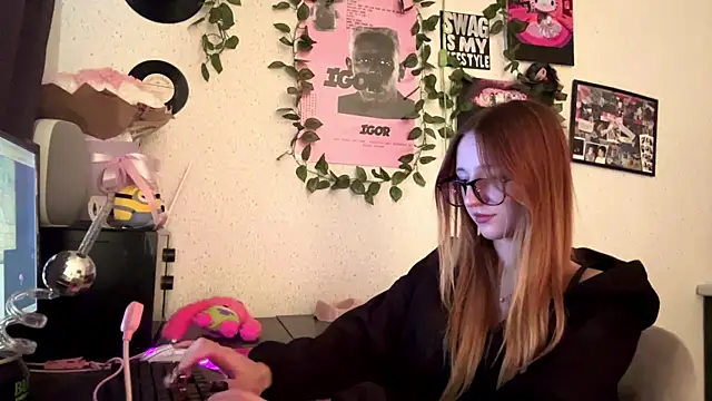 Sunshine Kira online show from 05-30-26, 01:30