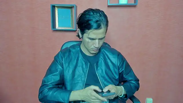 Snapshot of AaronWells chatting on 06-11-26, 04:27 AaronWells online show from 06-11-26, 04:27