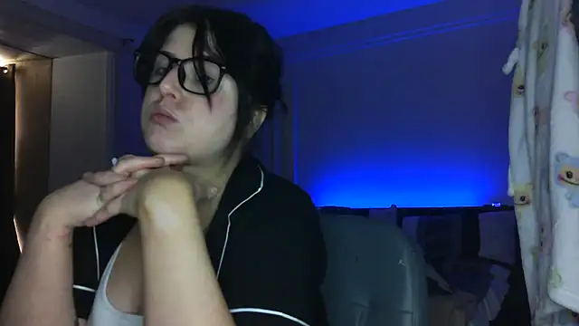 Snapshot of LucyLou31 chatting on 06-14-26, 02:52 LucyLou31 online show from 06-14-26, 02:52