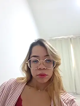 branquinhahot353 online show from 05-23-26, 04:00