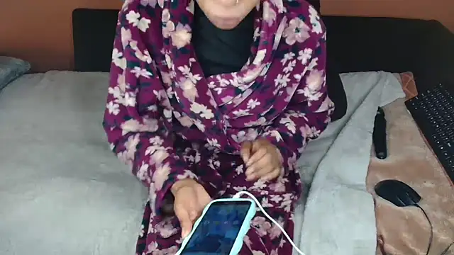 Snapshot of Tiny_Latifah chatting on 06-22-26, 08:33 Tiny Latifah online show from 06-22-26, 08:33