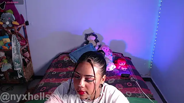Snapshot of nyxhellsqueen_x chatting on 07-02-26, 11:44 nyxhellsqueen x online show from 07-02-26, 11:44