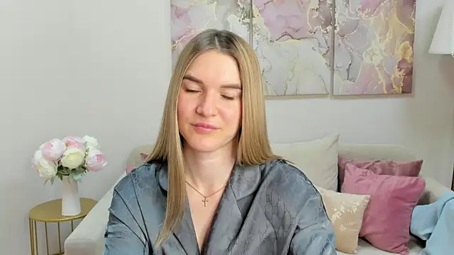 Snapshot of RoxyReignn chatting on 06-11-26, 02:53 RoxyReignn online show from 06-11-26, 02:53