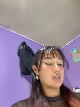 Snapshot of Leyla_collinss_ chatting on 07-13-26, 01:08 Leyla collinss online show from 07-13-26, 01:08