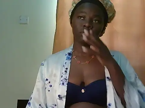 Snapshot of roziebeauty chatting on 06-22-26, 12:13 roziebeauty online show from 06-22-26, 12:13