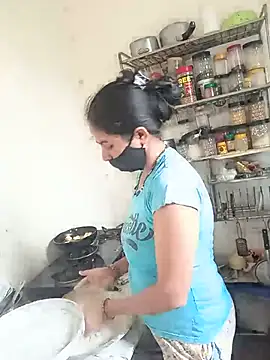 Snapshot of sakshi_moni chatting on 06-25-26, 04:45 sakshi moni online show from 06-25-26, 04:45