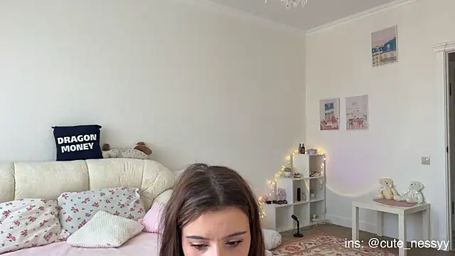 Snapshot of CuteNessy chatting on 06-04-26, 09:37 CuteNessy online show from 06-04-26, 09:37
