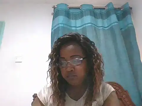 Snapshot of peacechloe chatting on 06-25-26, 11:48 peacechloe online show from 06-25-26, 11:48