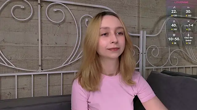 Snapshot of RachelVacsler chatting on 06-09-26, 03:45 RachelVacsler online show from 06-09-26, 03:45