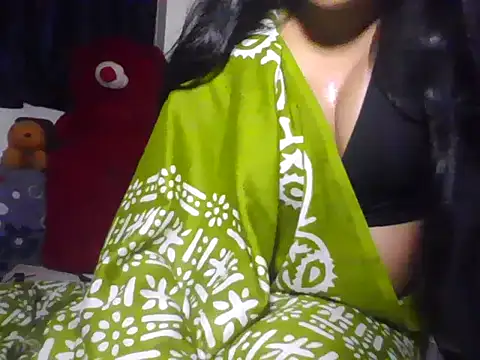 Snapshot of Aalya_B chatting on 06-14-26, 04:31 Aalya B online show from 06-14-26, 04:31