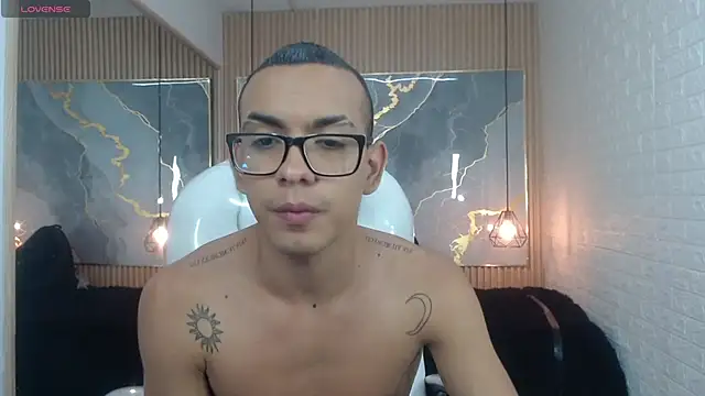 maximiliano hotdevil online show from 05-25-26, 05:02