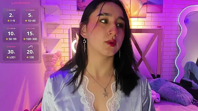 Snapshot of Lua_bloom_ chatting on 06-29-26, 04:30 Lua bloom online show from 06-29-26, 04:30