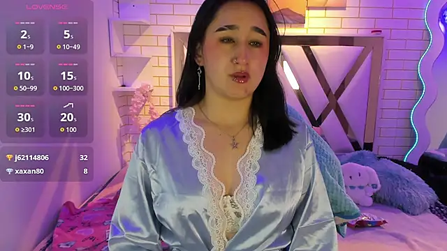 Snapshot of Lua_bloom_ chatting on 06-29-26, 10:26 Lua bloom online show from 06-29-26, 10:26
