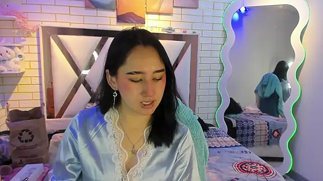 Snapshot of Lua_bloom_ chatting on 07-05-26, 03:45 Lua bloom online show from 07-05-26, 03:45