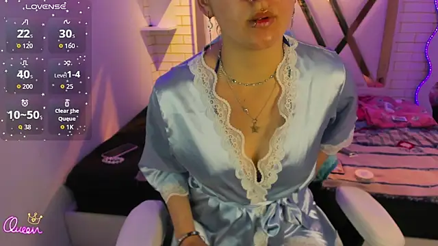Snapshot of Lua_bloom_ chatting on 07-29-26, 02:53 Lua bloom online show from 07-29-26, 02:53