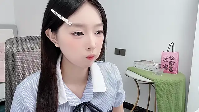 Yoyo33355 online show from 06-18-26, 03:29